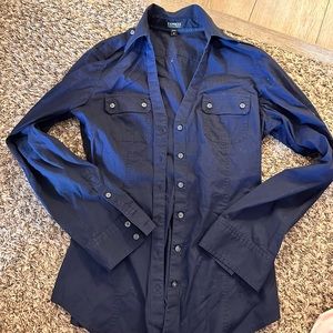 Express form fitting button up